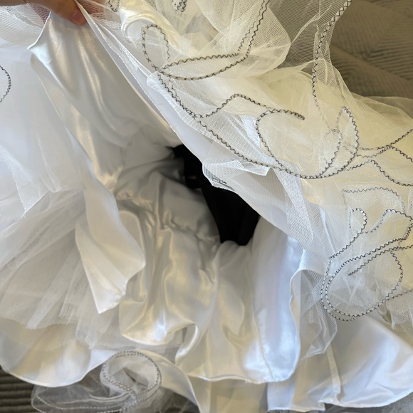 Prom dress 00 - Picture 4 of 9